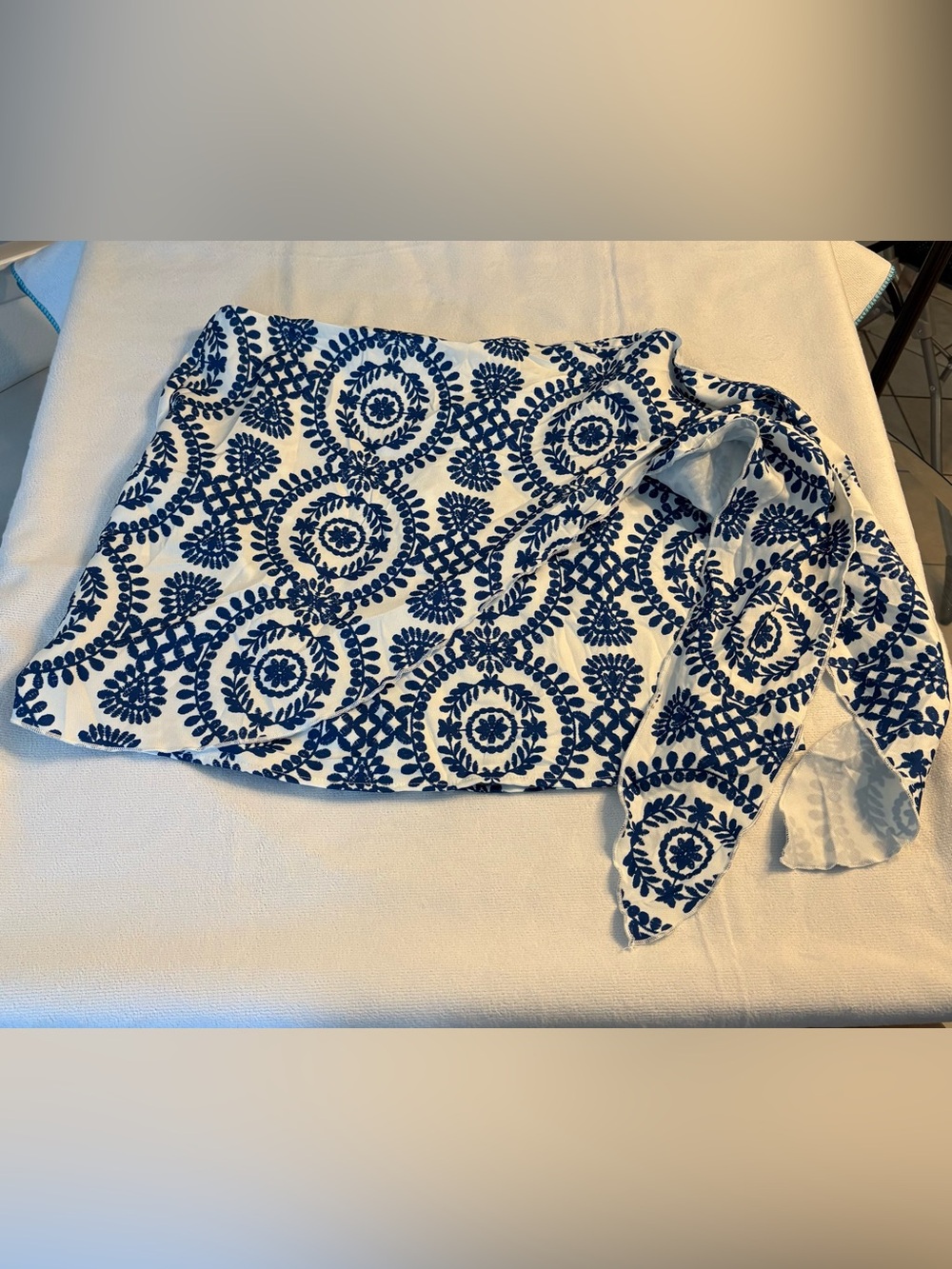 Blue and White Boho Print Knot Side Mini Skirt Size L - Picture 3 of 8